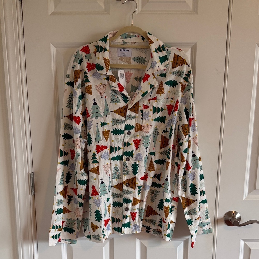 NWT Old Navy Holiday Tree Print Shirt - Red, Green, Gold Size XL